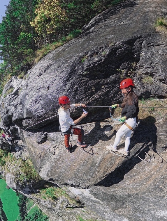 Kien proposing to Begi on the via ferrata cliff in Switzerland